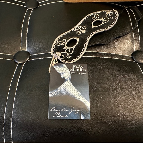 Limited Edition Vermont Teddy Bear Company 50 Shades of Grey Bear - Picture 7 of 8